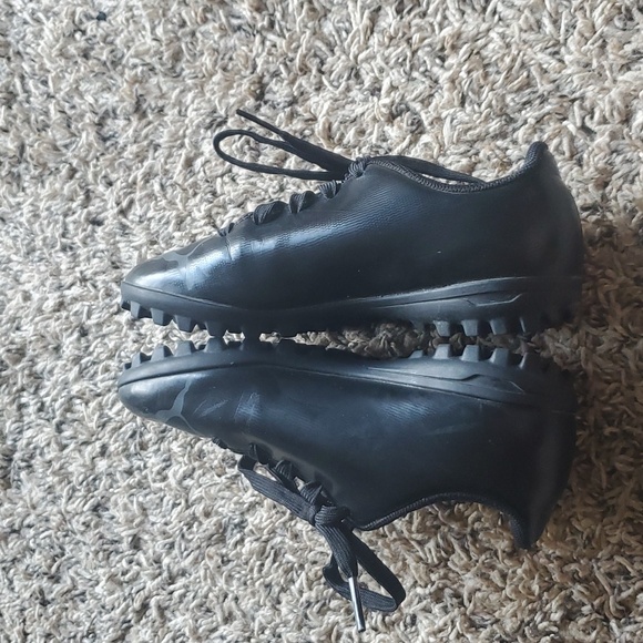 Puma Kids Indoor Soccer Training Shoe - Studded Size 11C - Picture 4 of 5